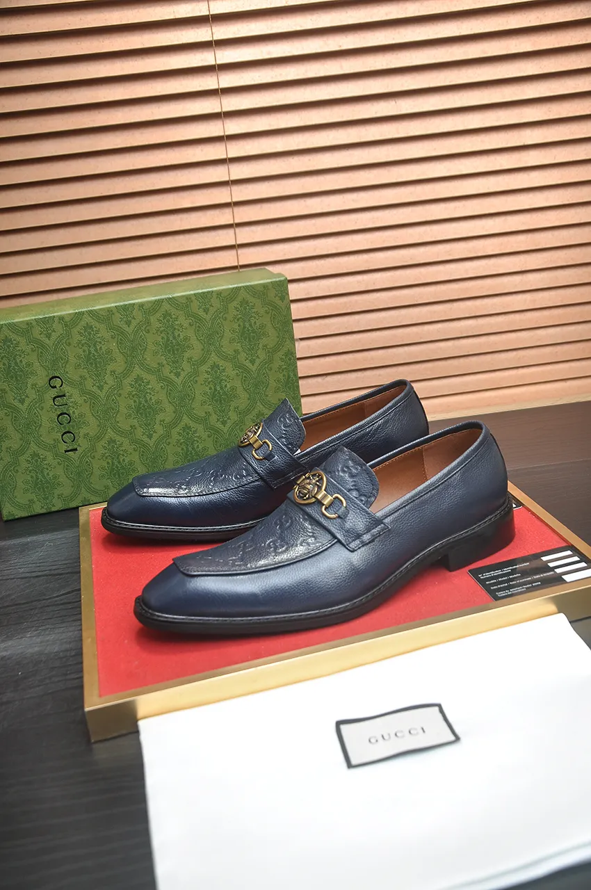 Men's shoes💰460💶Italy's top luxury men's shoes giant [GUCCI Gucci] has a new model 🍃Original European style🔰 Pleasant to the eye😍In order to make the shoes more durable and non-deformable🌀The production continues to follow traditional methods but there is still no lack of innovation💪The original cowhide is chosen for the leather♻️ Smooth, natural and exceptionally bright⭐Made of imported cowhide, the first choice of the rich 38-45 (45 customized)